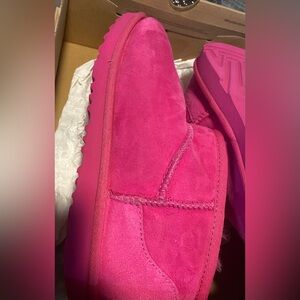 Uggs for Girls or women.. Size 6 children or can fit size 8 women’s